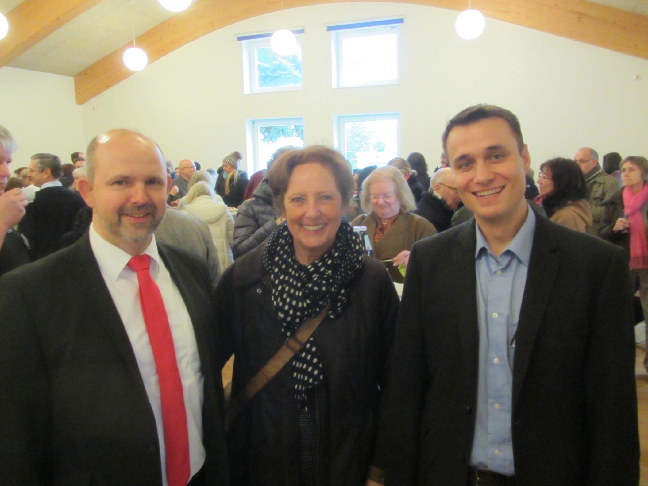 Caritasdirektor Ansgar Funcke, Sozialdezernentin Barbara Akdeniz und Gruppenleiter Alexander Fiedler (v.l.n.r.).