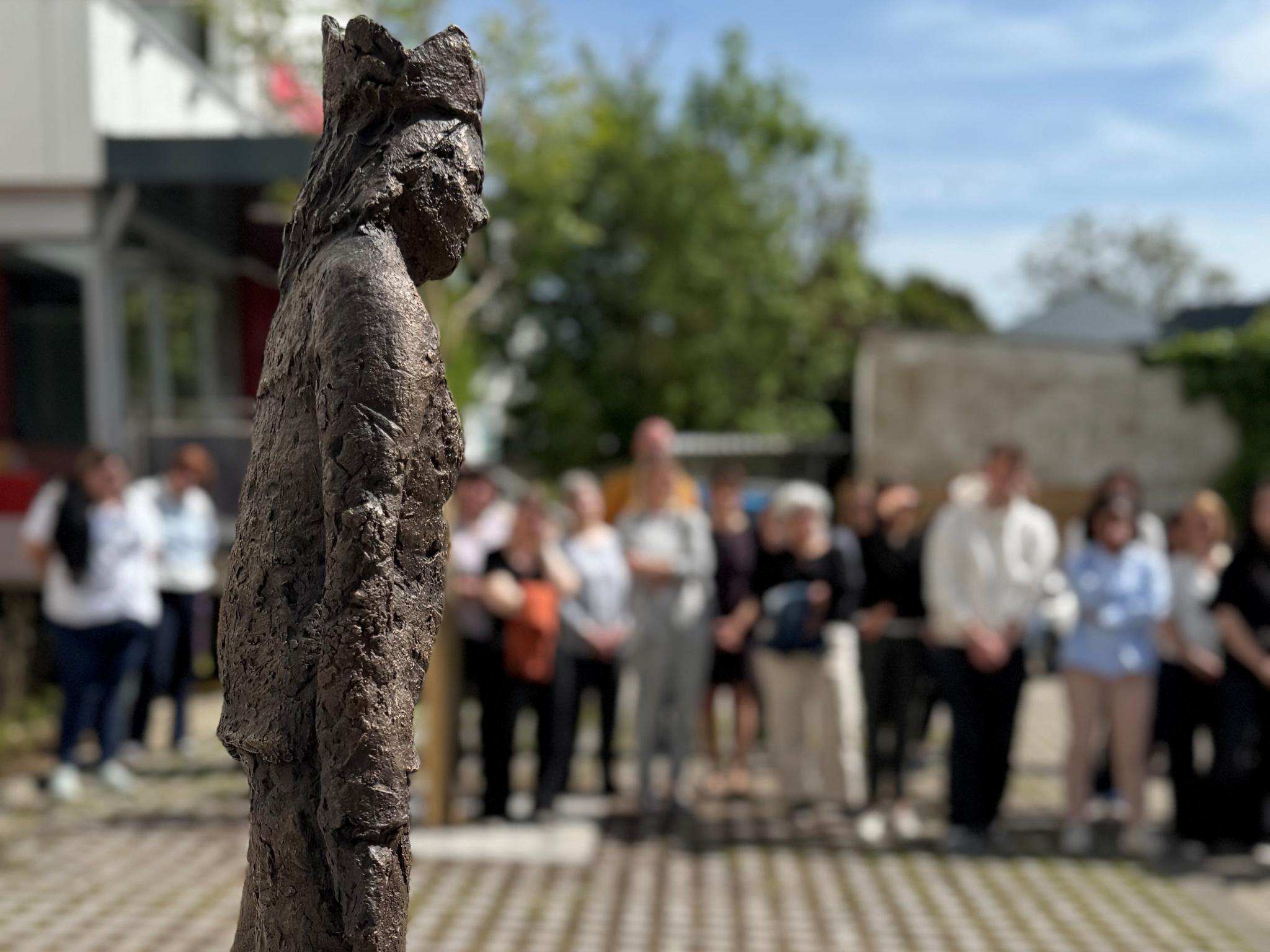 Skulptur am Erinnerungsort Diözesancaritasverband Mainz