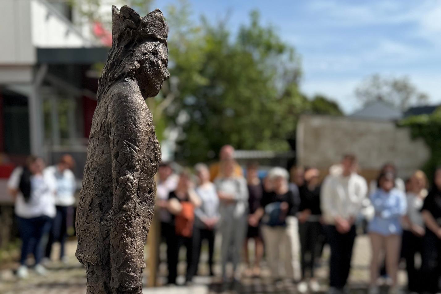 Skulptur am Erinnerungsort Diözesancaritasverband Mainz