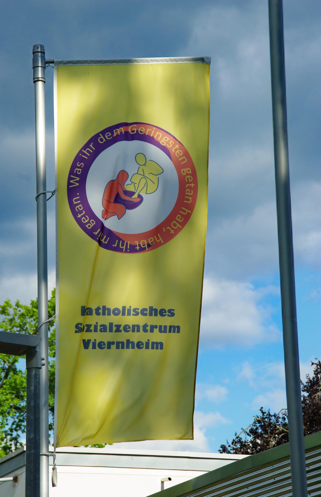 Fahne am Sozialzentrum (c) Sozialzentrum Viernheim