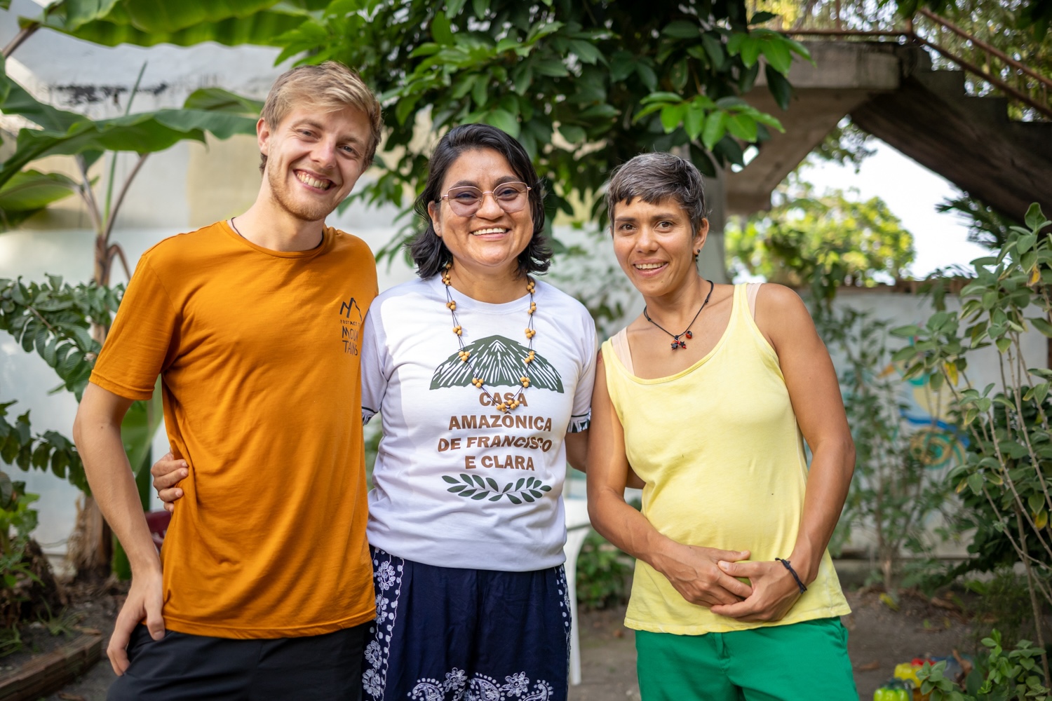 Schwester Elis im Garten des Projektes Casa Amazonica.