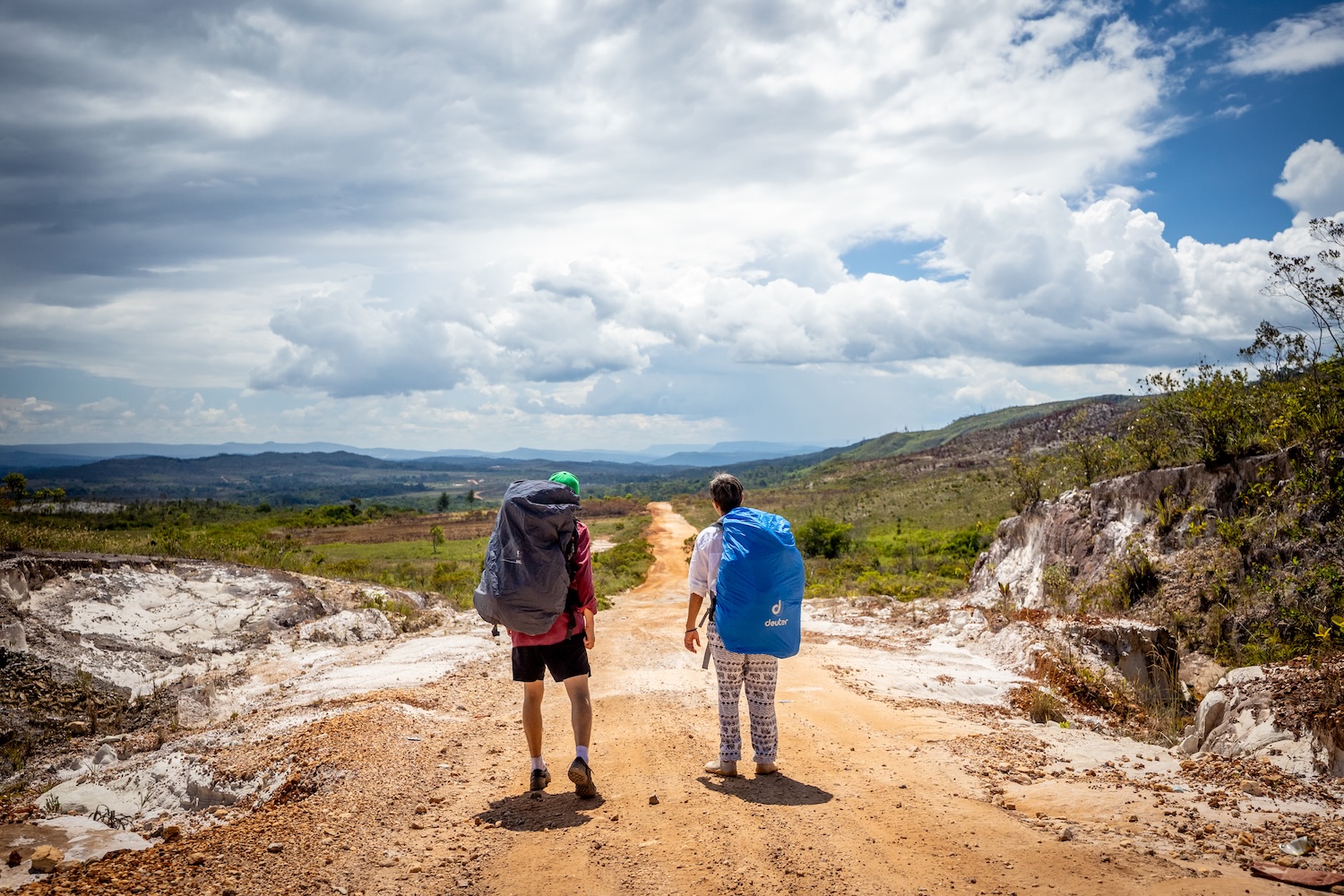 Ca. 20km wandern wir zu Fuß durch die Gran Sabana zum „Tor des Amazonas.“