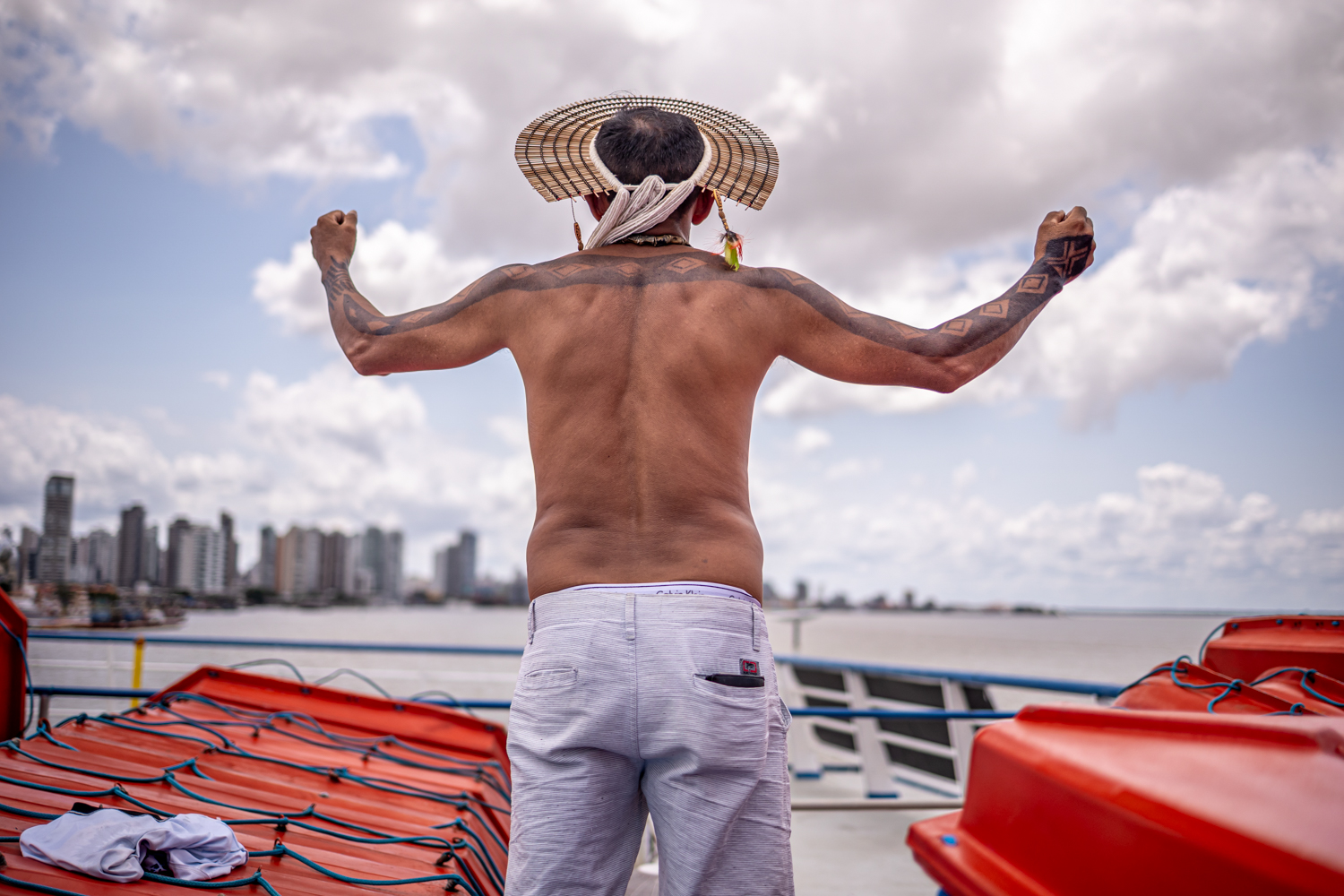 Francisco ist bereits seit 15 Jahren Anführer seines Stammes. Nun kämpfend vor den Toren Beléms.