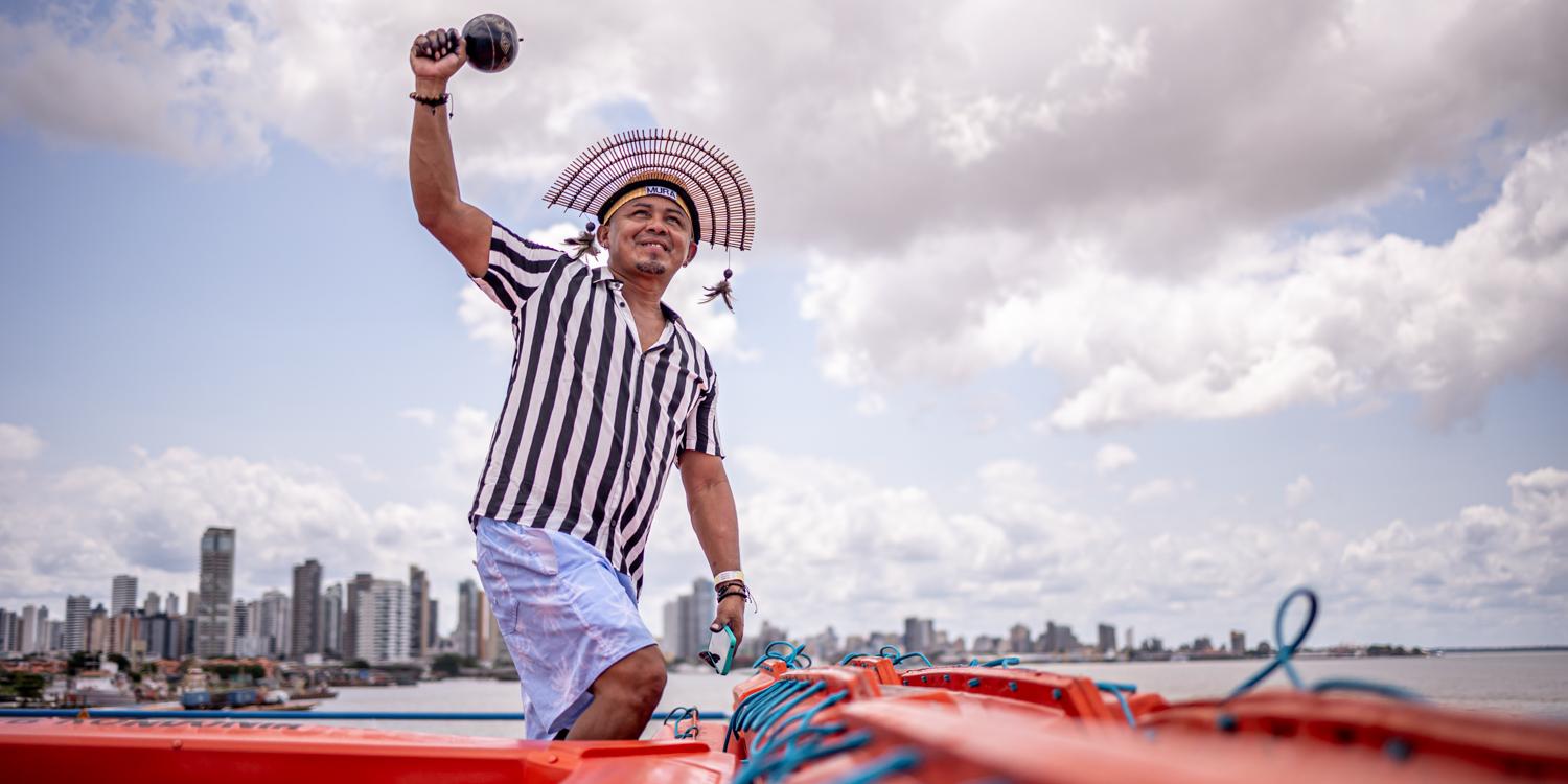 Der 30-jährige Audai representiert auf der COP 35 Dörfer der Ethnie Mura aus dem Amazonas.