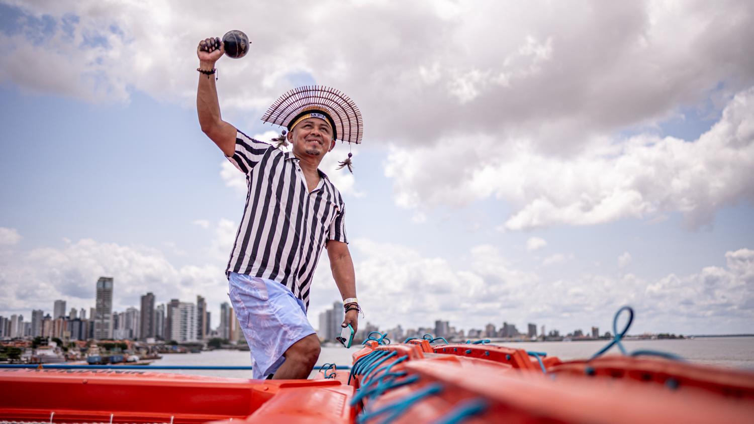 Der 30-jährige Audai representiert auf der COP 35 Dörfer der Ethnie Mura aus dem Amazonas.