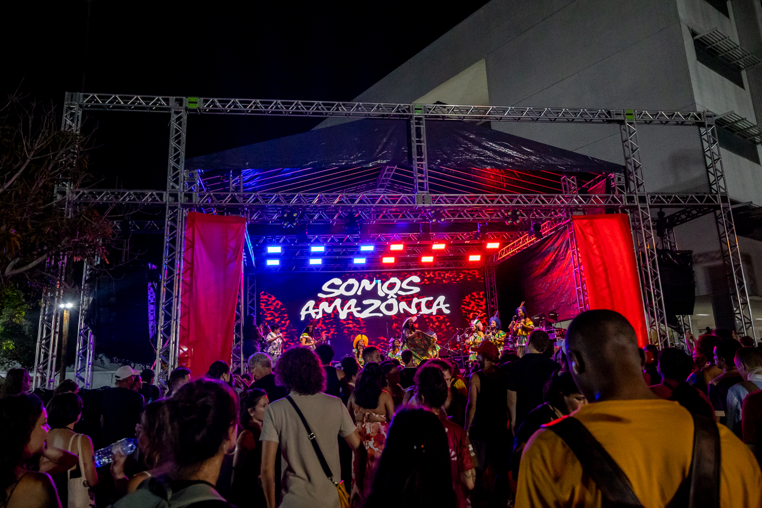 Spielerisch, tanzend konfrontieren wir uns den großen Klimafragen.