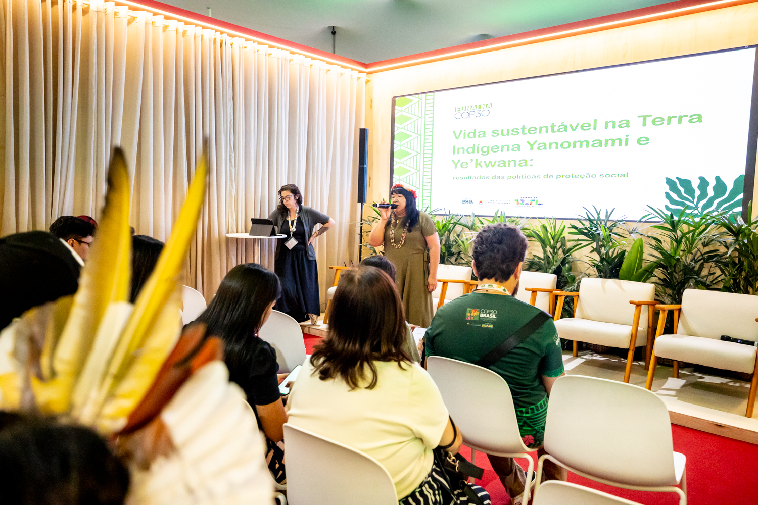 Indigene bekommen Stimmen.