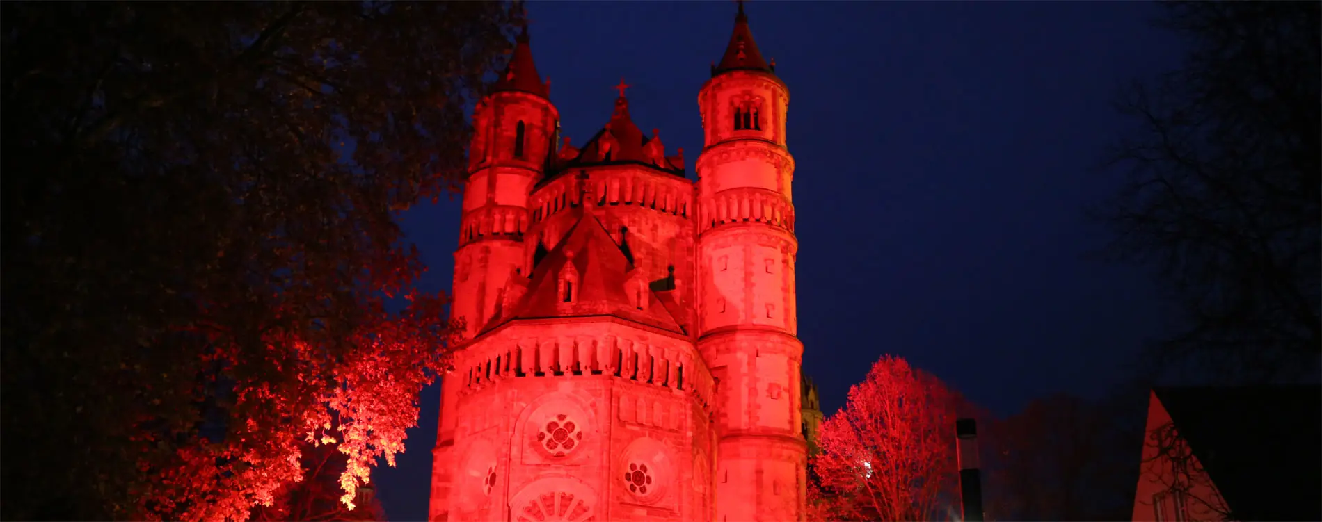 Wormser-Dom-in-Rot