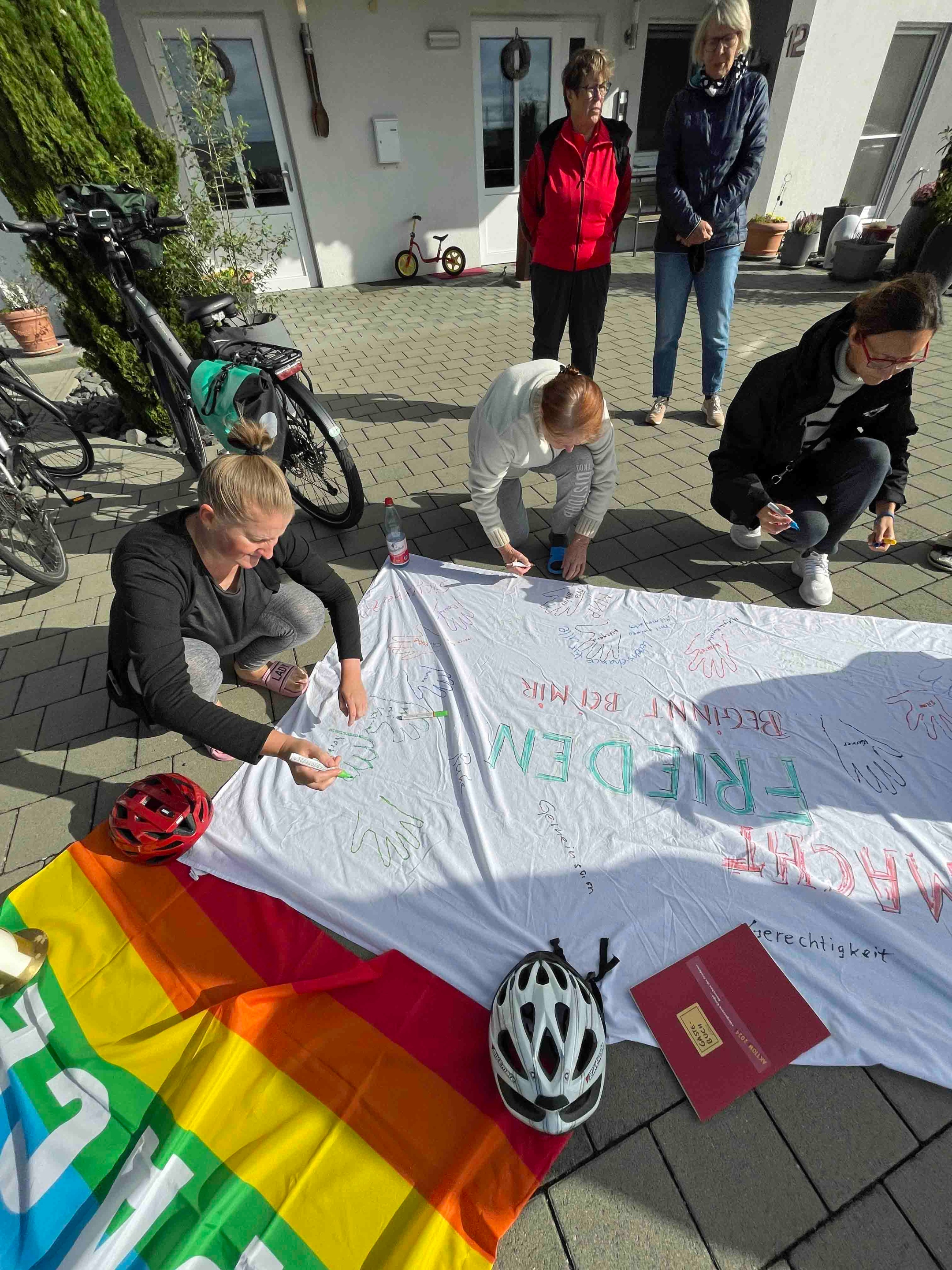 Wallfahrt 2024 Radwallfahrer beim Zwischenstopp in Büttelborn