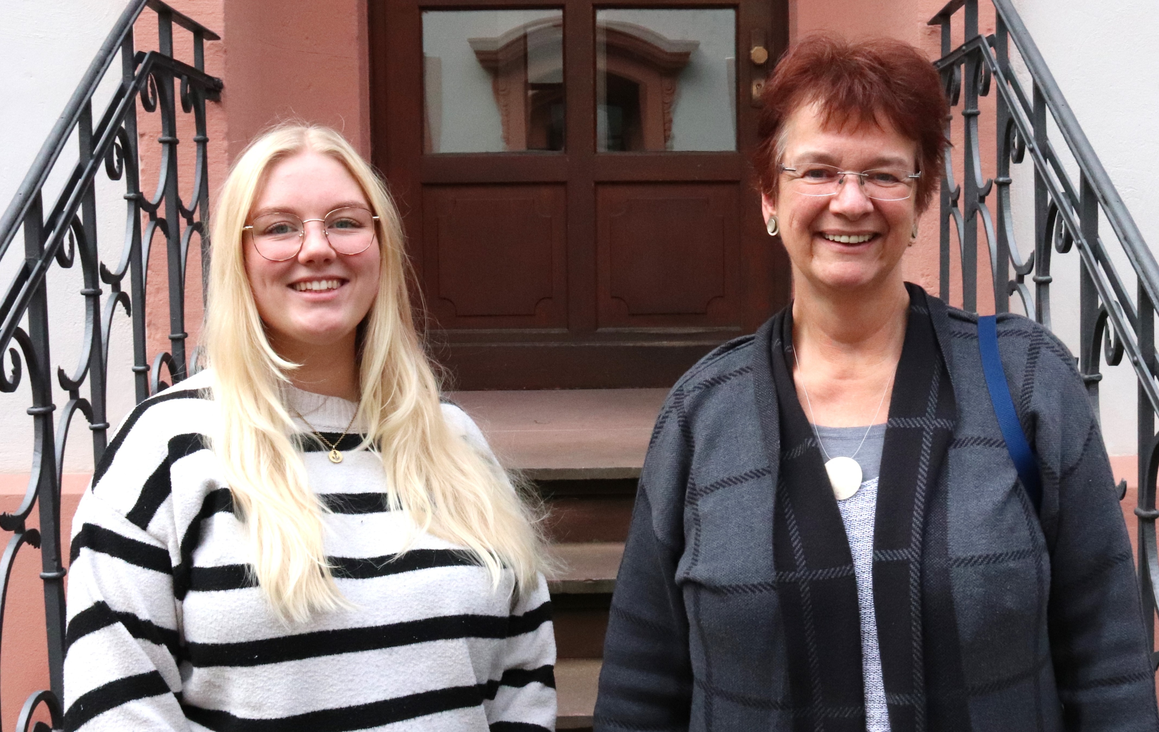 Janina Kühnl (links) und Dr. Brigitte Lob